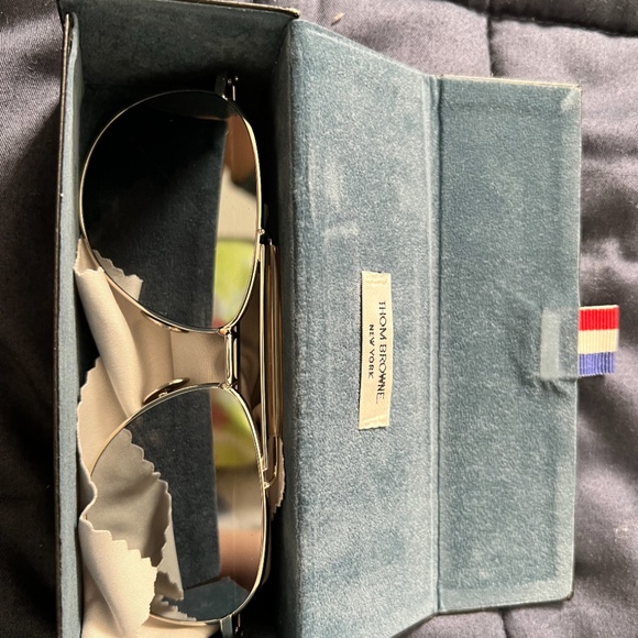 Thom Browne sunglasses featuring mirror aviator lens - Picture 2 of 8